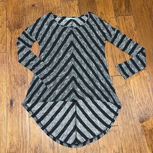 Maurices Tunic Top Chevron Style Black Gray XS XSmall Long Sleeve Blouse Shirt